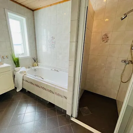 10 Min Walk From World Championship *