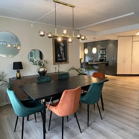 10 Min Walk From World Championship Villa