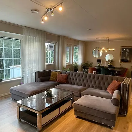 Villa 10 Min Walk From World Championship *